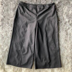 C Est 1946 Women's Black Capri Wide Short Leg Dress Pants Size Large